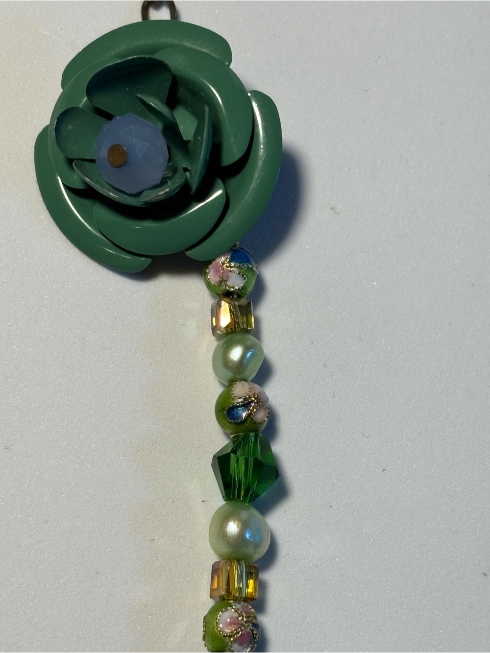 “Fern Hollow Frog”-Botanical Necklace with Glass Frog,Pearls,Cloisonné - Picture 7 of 10